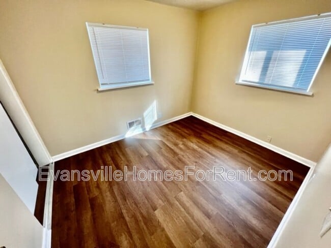 Building Photo - 1202 S Lombard Ave