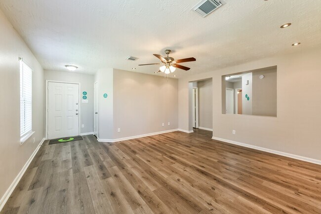 Building Photo - 10247 Country Squire Blvd