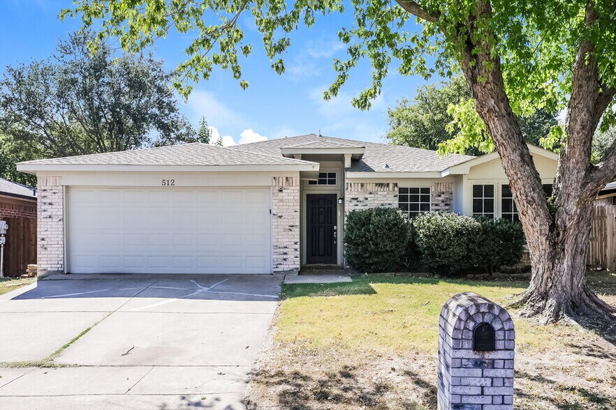 Primary Photo - 512 Blue Haze Dr