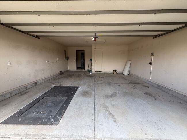 Building Photo - 19132 Cottonwood Ct