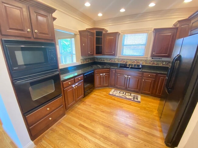 Building Photo - Beautiful home in Fairways subdivision off...