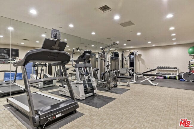 Building Photo - 300 N Swall Dr