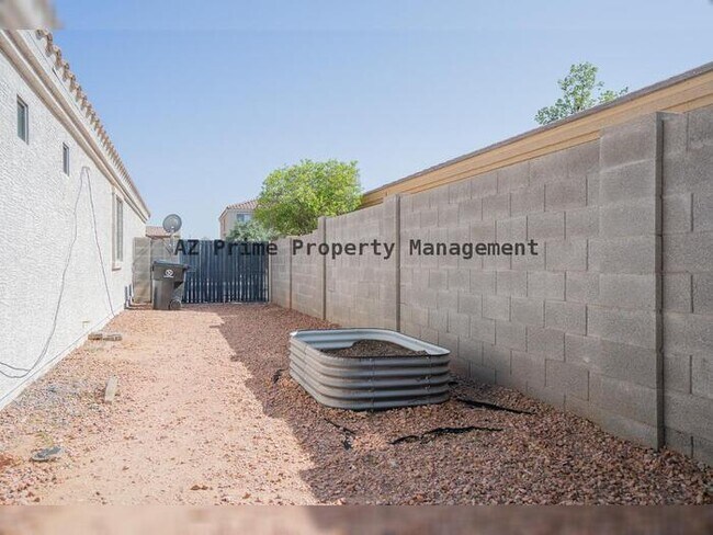 Building Photo - 17432 W Calavar Rd