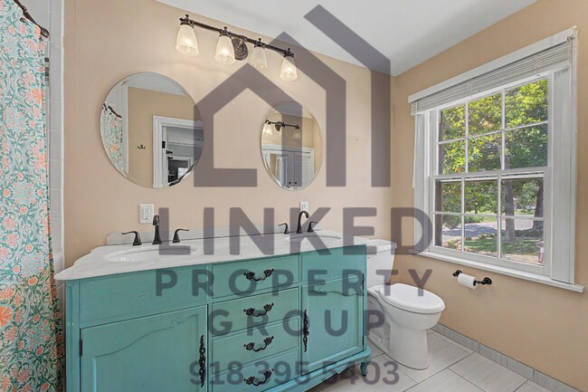 Building Photo - Beautiful Maple Ridge Home