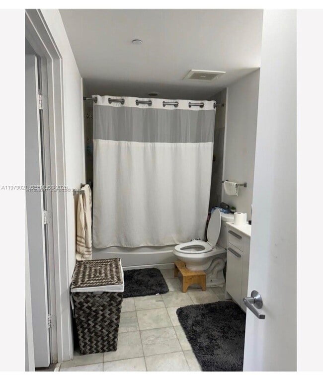 Building Photo - 1060 Brickell Ave