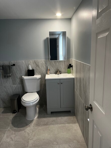 Building Photo - 1957 W Lake Ave