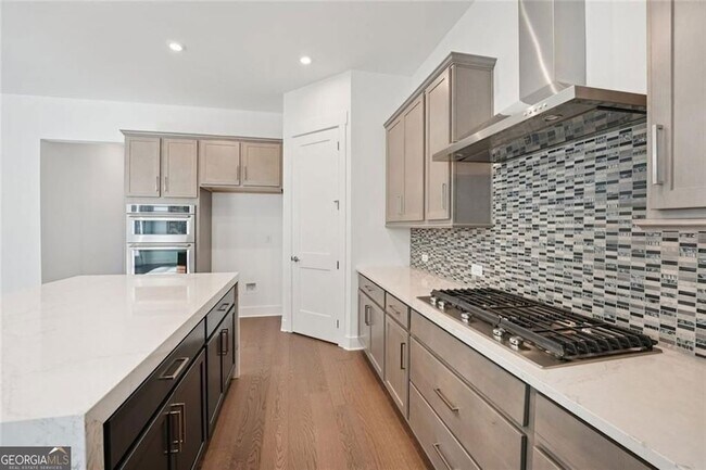 Building Photo - 2815 Medford Dr