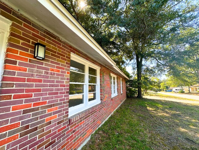 Building Photo - 1250 Druid Dr