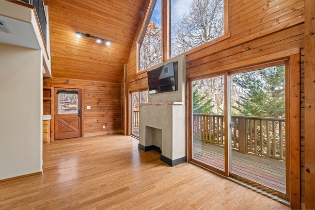 Building Photo - Peaceful 3BR Home with Wrap Around Patio | Lake Access within walking distance