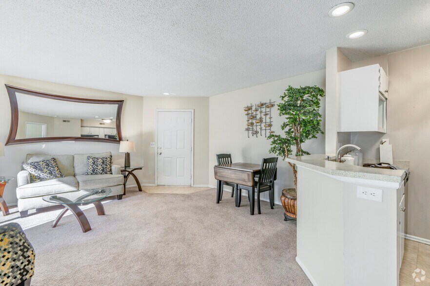 Peachtree - Great Room - Oasis at Regal Oaks