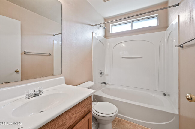 Building Photo - 1559 S Longspur Ln