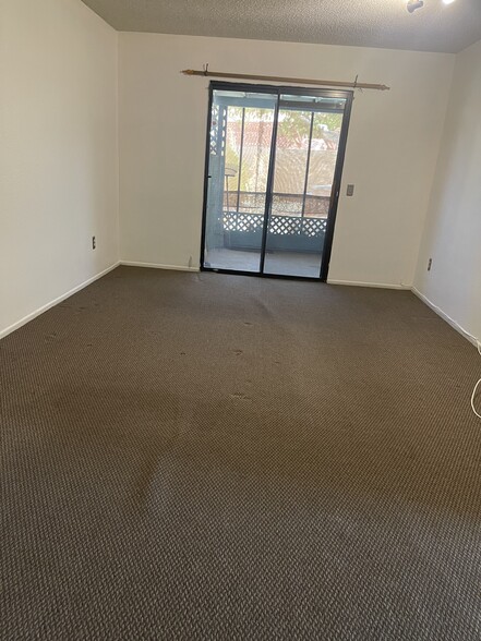 Master bedroom - 3248 E Avenue S2