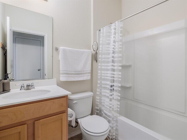 Building Photo - 133 Carlina Lp