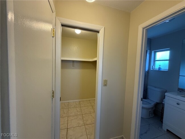 Building Photo - 1423 SE 18th Terrace