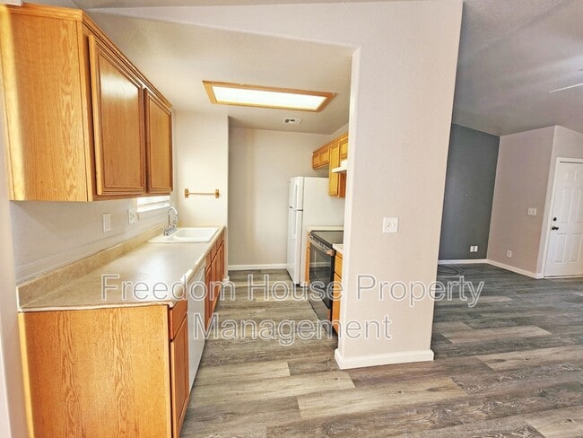 Building Photo - 1381 Ogallala St