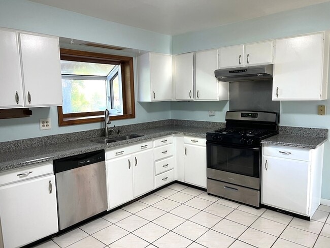 Building Photo - 2720 Kincaid Dr