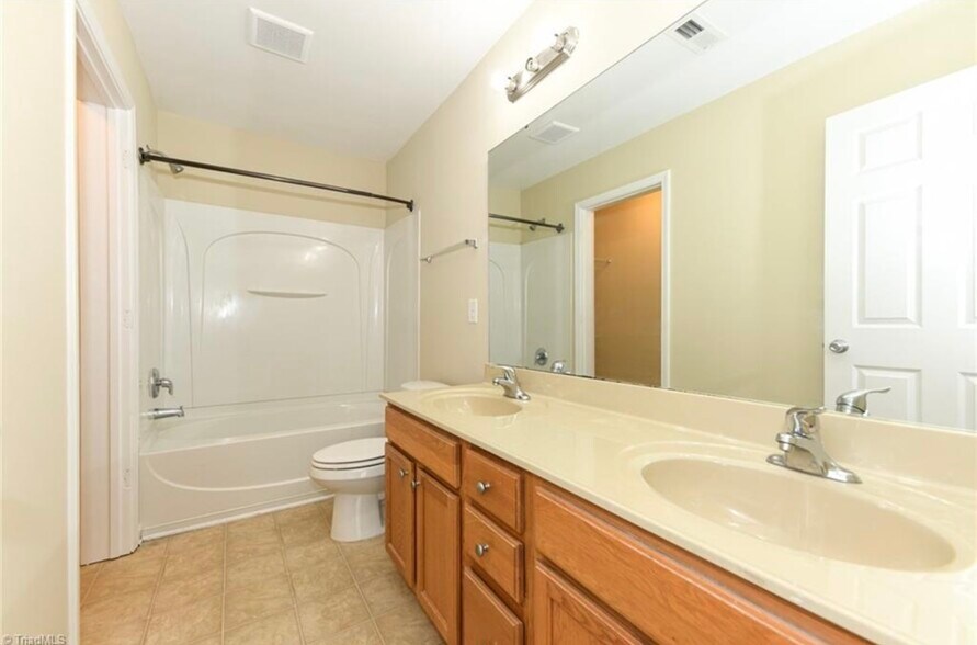 Building Photo - 636 Grasswren Way