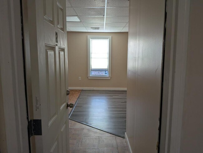 Building Photo - 437 Bay St