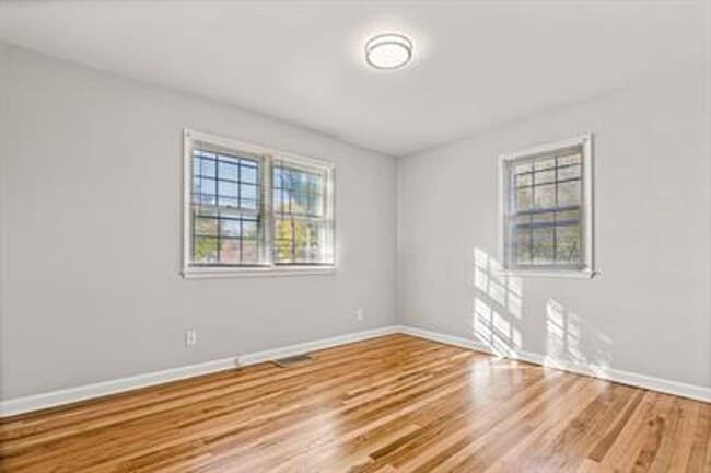 Building Photo - Stylish 4-Bed Home with Finished Basement!