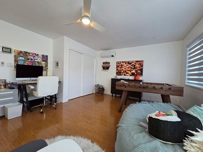 Building Photo - Wonderful Mid Century Home available for lease