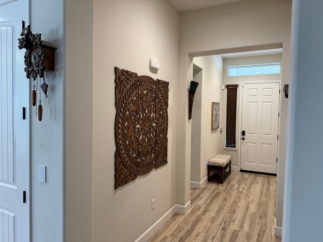 Building Photo - 501 Aster St