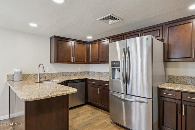 Building Photo - 15020 N 40th St