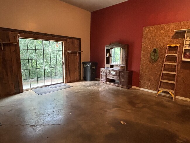 Building Photo - 119 N Clover Hill Ridge Rd