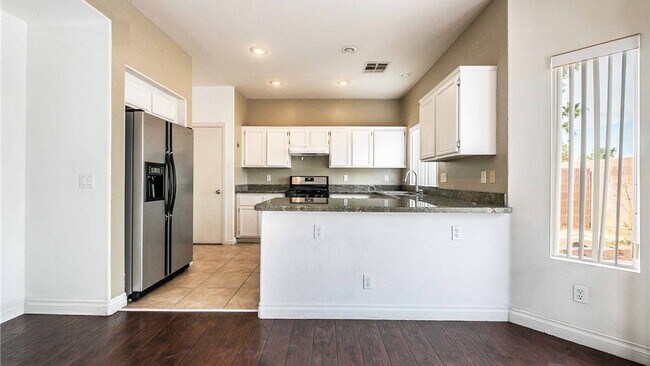 Building Photo - 824 Clear Diamond Ave