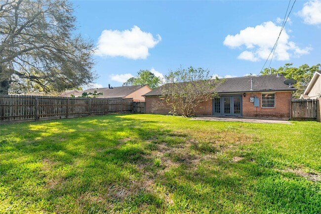 Building Photo - 5806 Ludington Dr