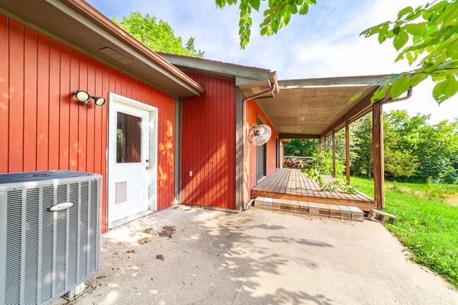Building Photo - 6050 S Sinclair Rd