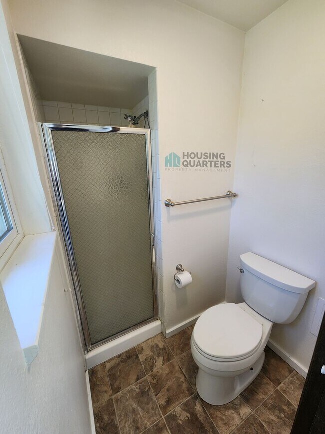 Building Photo - Single family home with large back yard!