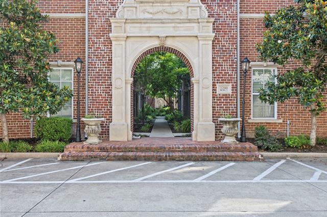 Primary Photo - 3200 Ross Ave