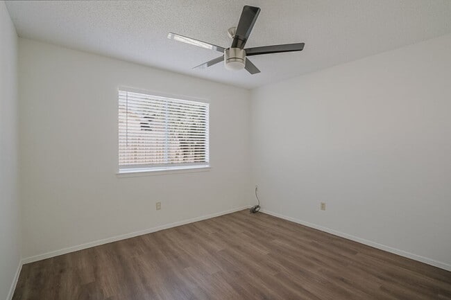 Building Photo - 612 Greenlawn Blvd