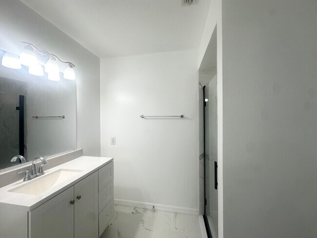 Building Photo - 107 Maplewood Dr