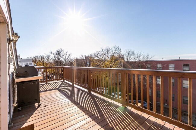 Building Photo - Stylish End-of-Group 2 bd 2.5bth Home in P...
