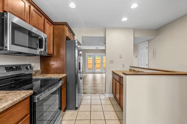 Building Photo - Modern Comfort in the Heart of West Knoxville