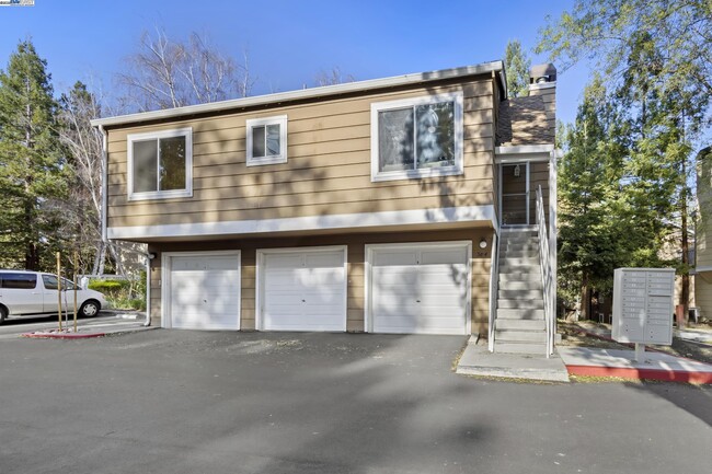 Building Photo - 384 Mill Rd