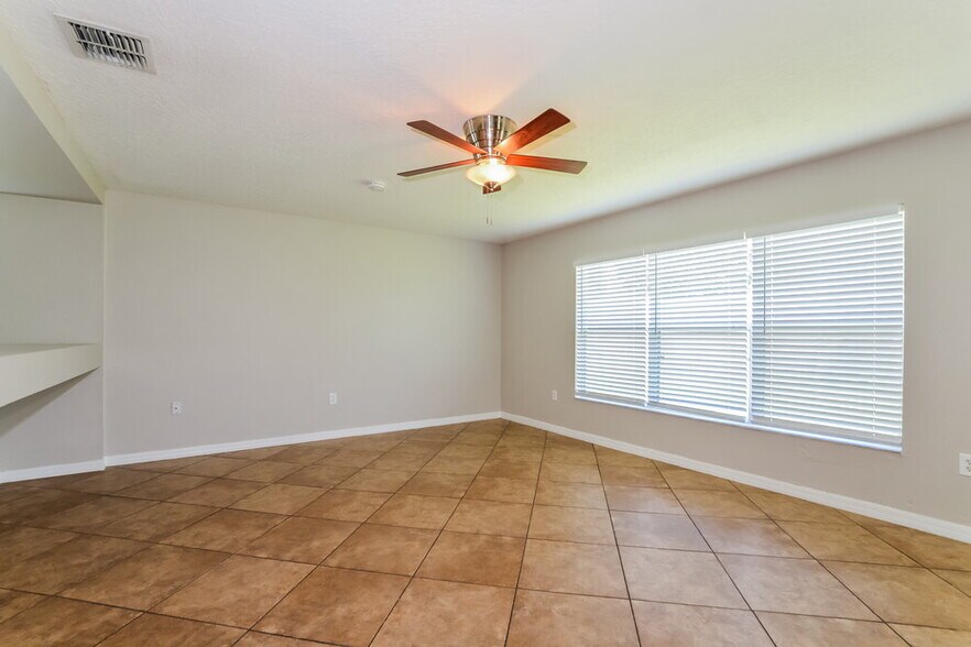 Building Photo - 2117 Fleet Ct