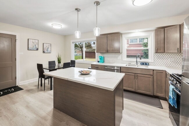 Building Photo - 10907 S Normandy Ave