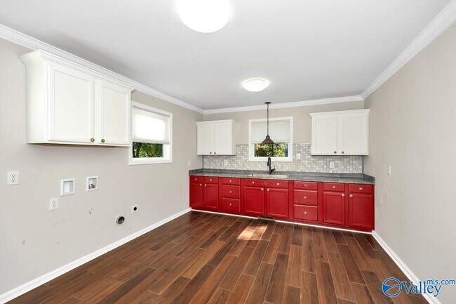 Building Photo - 1307 Lindsay Ln S