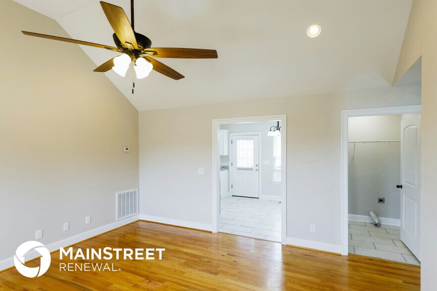 Building Photo - 390 Hidden Meadows Dr