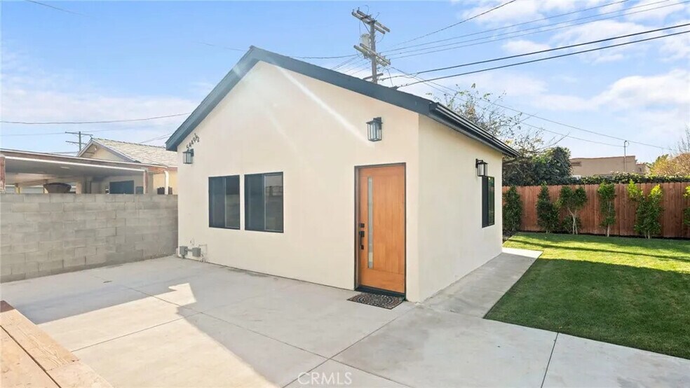 Building Photo - 5449 S Victoria Ave