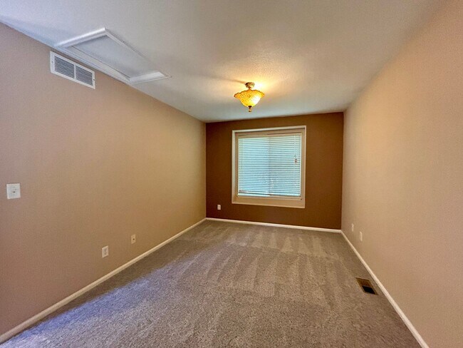 Building Photo - Spacious 3Bd Home in the Broadlands