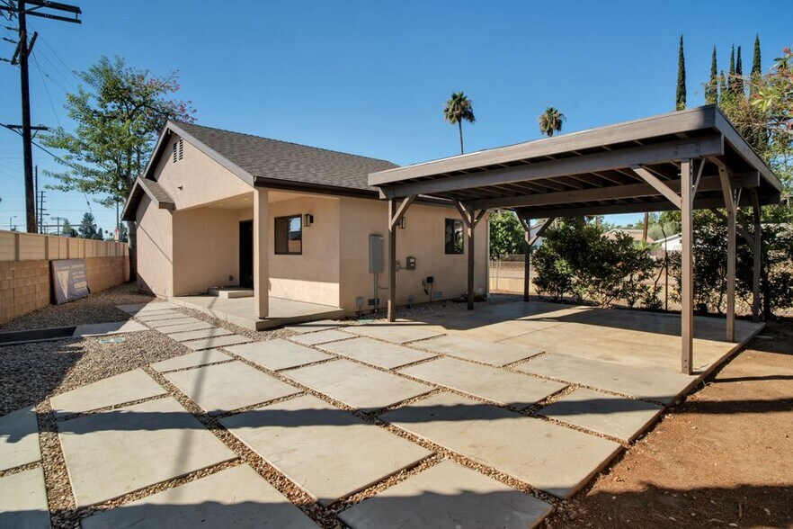 Building Photo - 7635 Fallbrook Ave