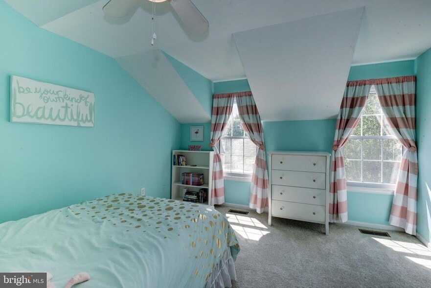 Available room - 9668 Hastings Dr