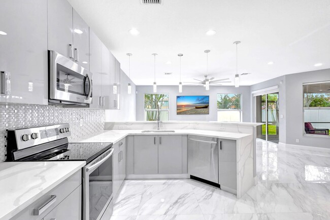 Primary Photo - 6453 Paradise Cove