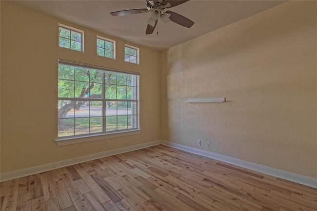Building Photo - 610 Palo Alto Ln