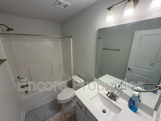 Building Photo - 38 Knotty Pine Dr