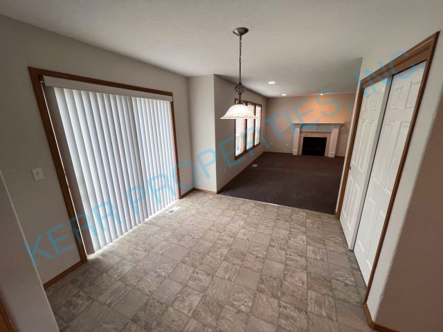 Building Photo - 781 SE Acacia Ln