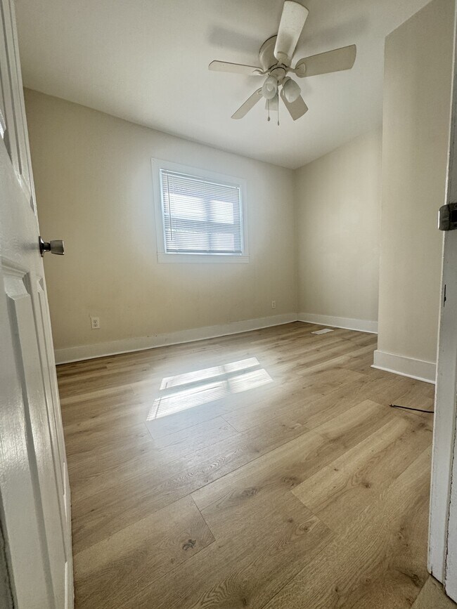 Building Photo - 324 Bourbon St